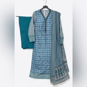 Pakistani shalwar kameez dupatta. Khaadi brand